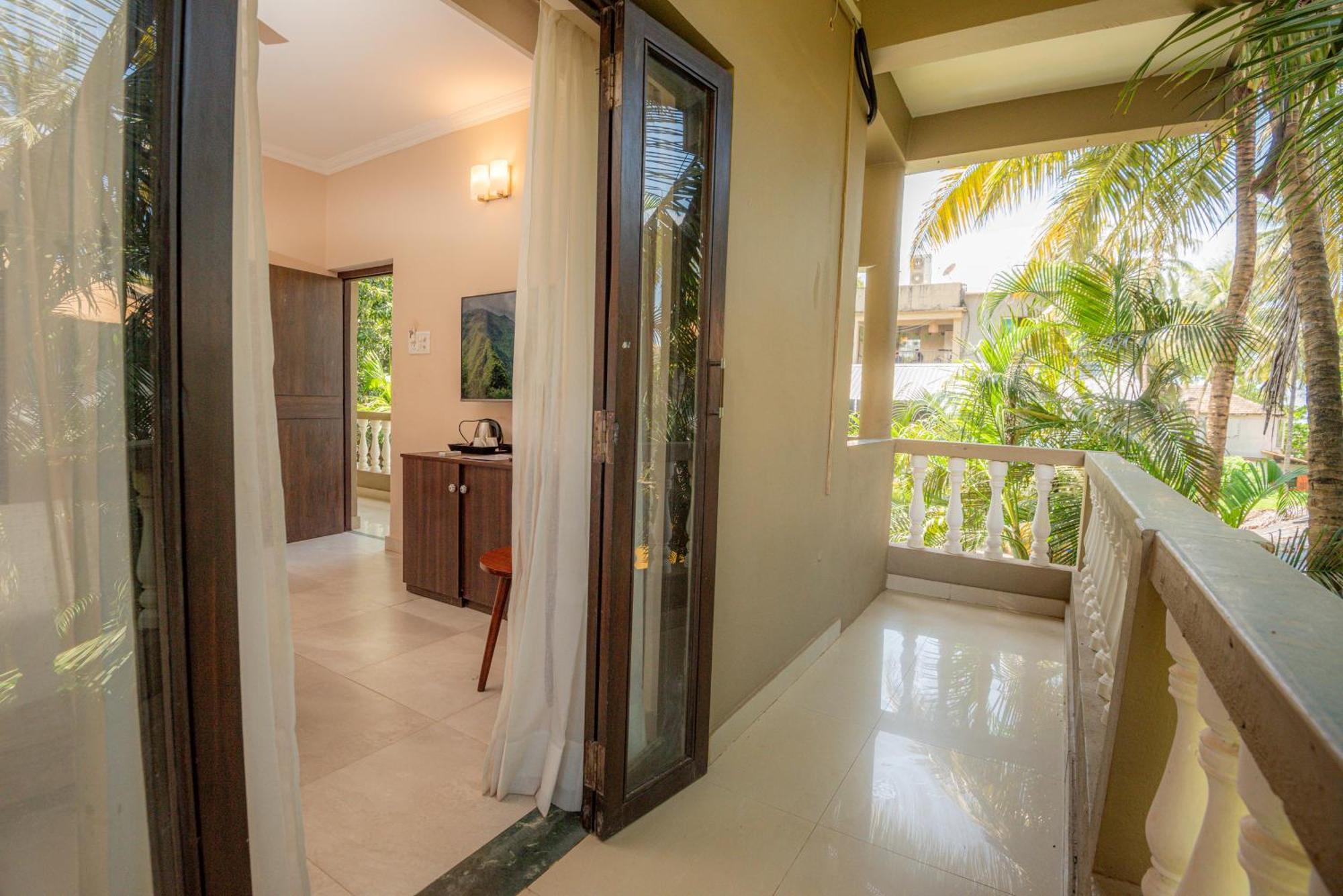 Hotel De Soul Sante Morjim Goa Exterior foto